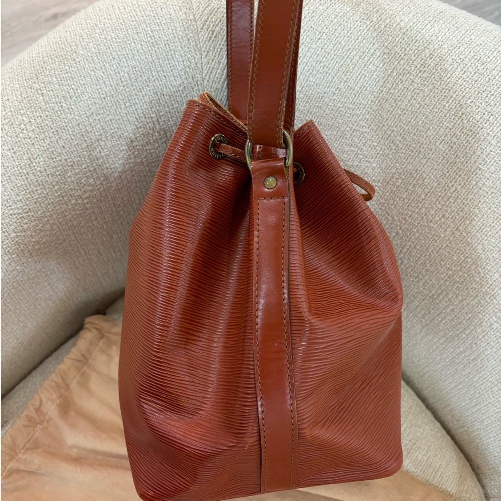 Authentic Louis Vuitton Epi petit Noe brown kenya bucket drawstring - Picture 4 of 15